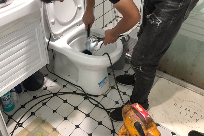 静安马桶堵塞自己疏通还是找师傅？专业上门服务让你省时更省心